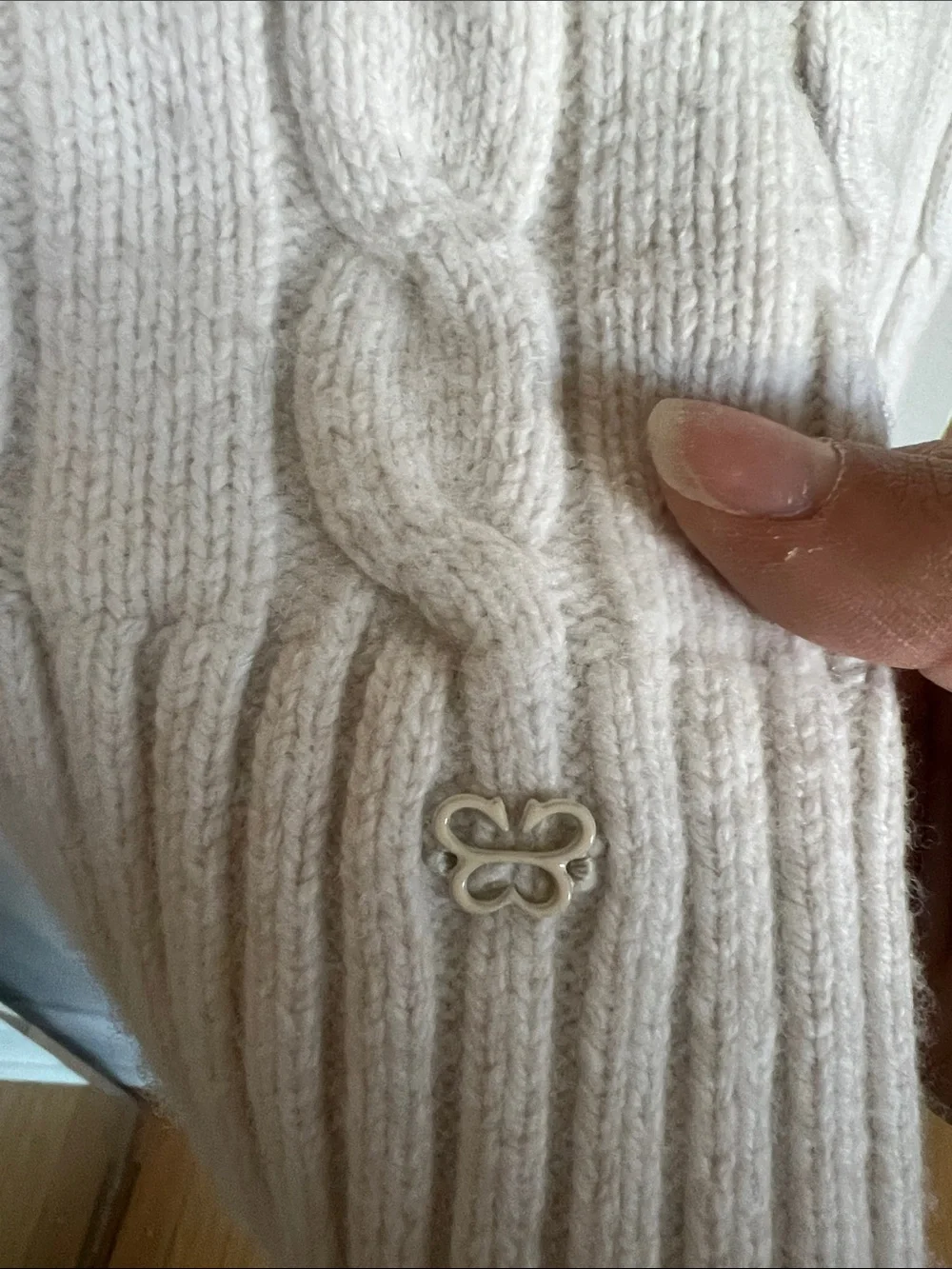 Sunday Best Ivory Cable V‑Neck Collared Sweater crop - Picture 4 of 6
